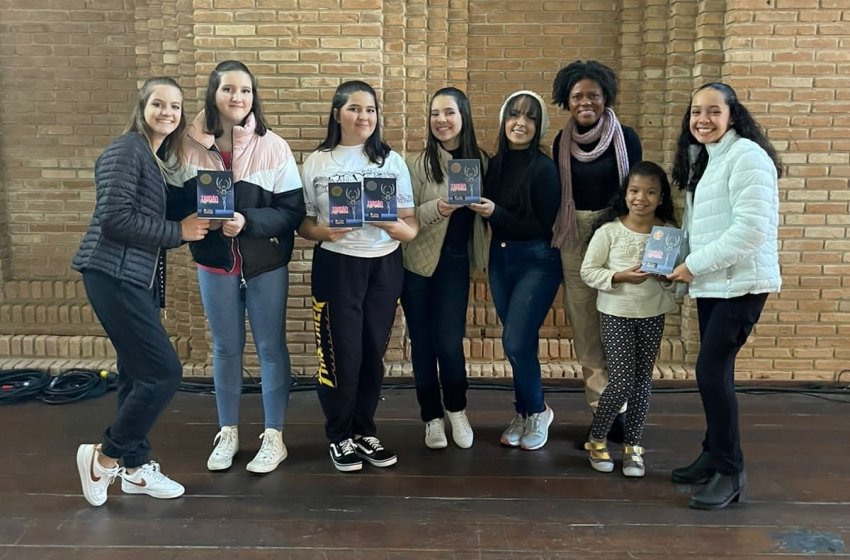 GRUPO DE DANÇA DA ESCOLA DAS ARTES É PREMIADO EM CAMPOS DO JORDÃO