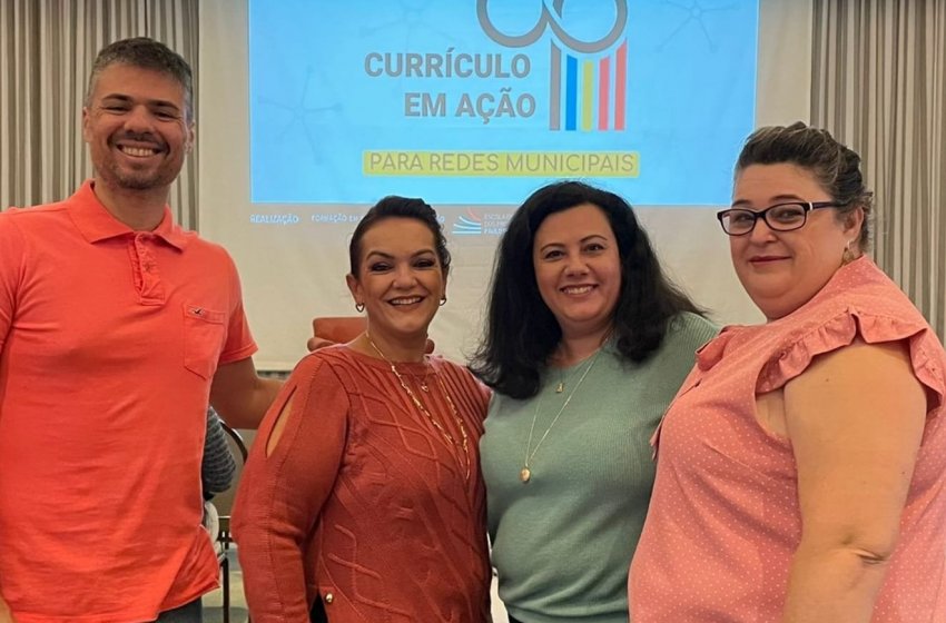 EDUCAÇÃO DE JAGUARIÚNA PARTICIPA DE FORMAÇÃO PARA MELHORAR AINDA MAIS A QUALIDADE DO ENSINO 