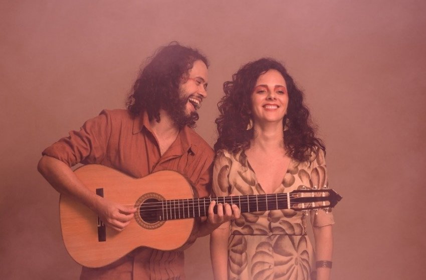 TEATRO DE JAGUARIÚNA APRESENTA SHOW RAÍZES NAS NUVENS NESTA QUINTA-FEIRA