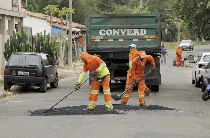 PREFEITURA REALIZA OPERAÇÃO TAPA-BURACOS NO PARQUE FLORIANÓPOLIS E JARDIM PINHEIROS
