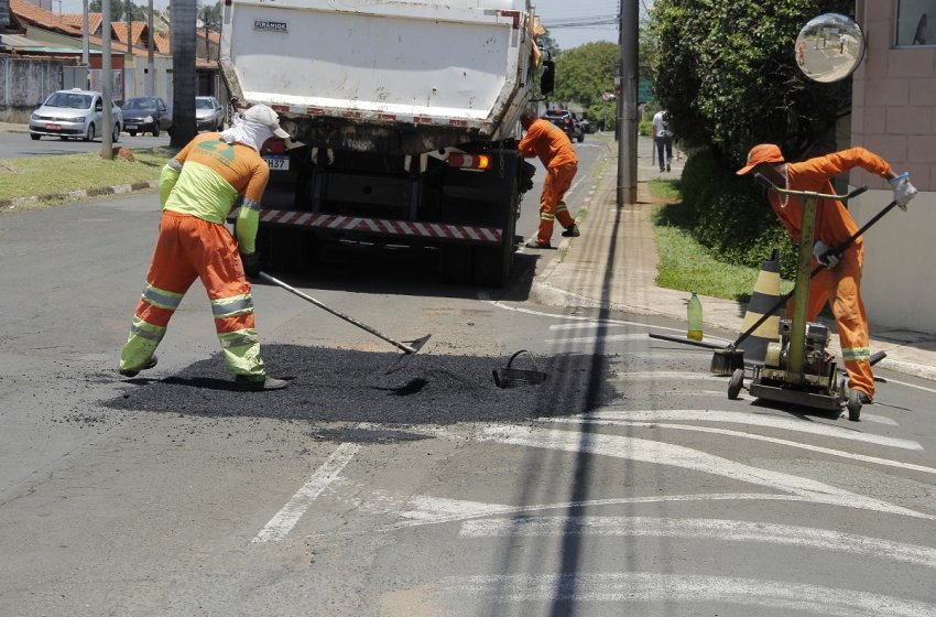 OBRAS REALIZA OPERAÇÃO TAPA-BURACOS NESTA QUARTA-FEIRA    