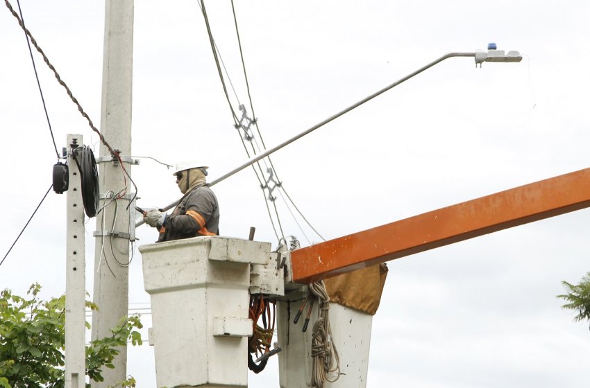 PREFEITURA DE JAGUARIÚNA INICIA INSTALAÇÃO DE ILUMINAÇÃO DE LED NA ESTRADA JGR-221
