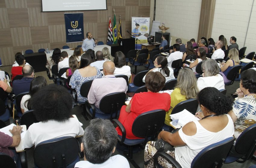 8ª CONFERÊNCIA MUNICIPAL DE SAÚDE DISCUTE POLÍTICAS PÚBLICAS