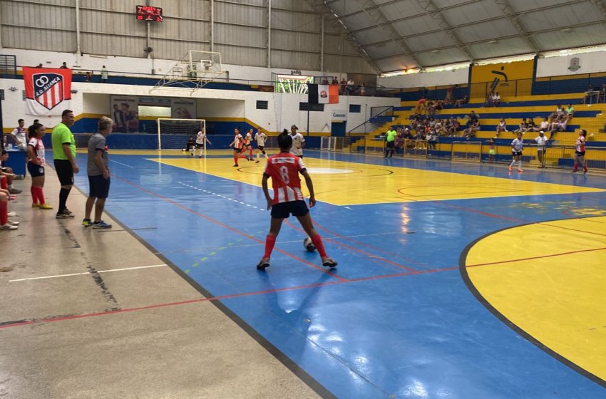 ADAGA ASSUME A LIDERANÇA DO FUTSAL FEMININO RUMO À SEMIFINAL