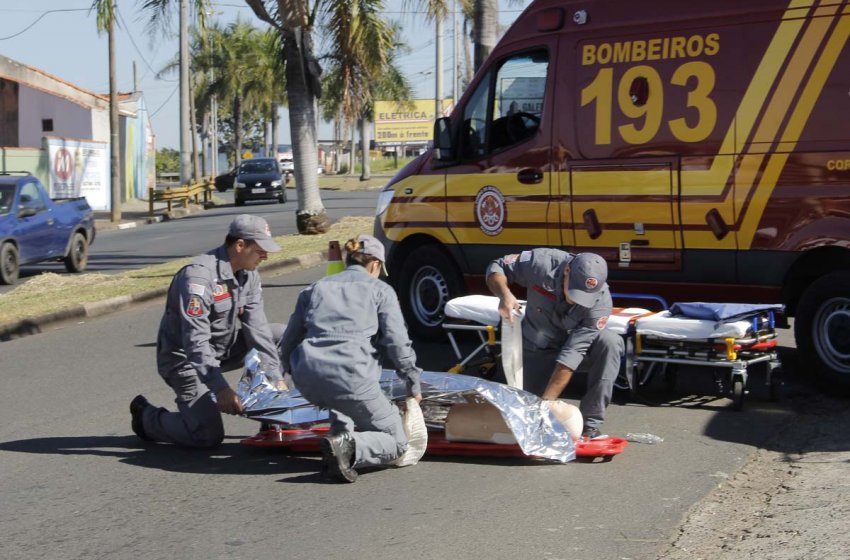 MAIO AMARELO: BOMBEIROS REALIZAM AÇÃO DE ORIENTAÇÃO E PREVENÇÃO DE ACIDENTES NO TRÂNSITO