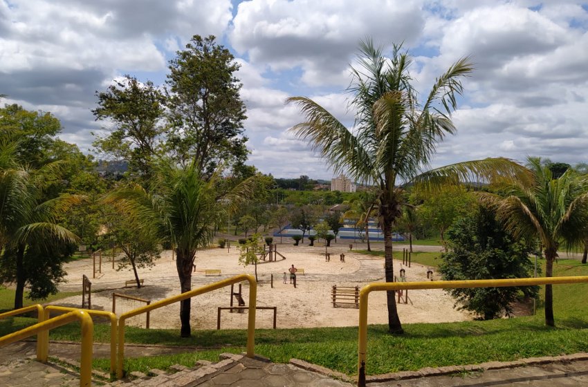 DOMINGO TEM PROJETO BRINCANDO NA PRAÇA NO PARQUE SERRA DOURADA