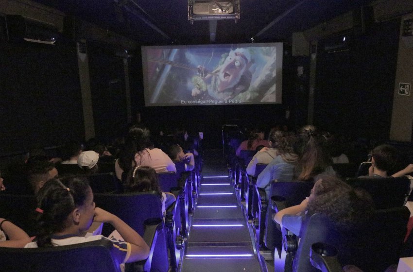 ALUNOS DA REDE DE ENSINO DE JAGUARIÚNA TÊM SESSÕES DE CINEMA DE GRAÇA 