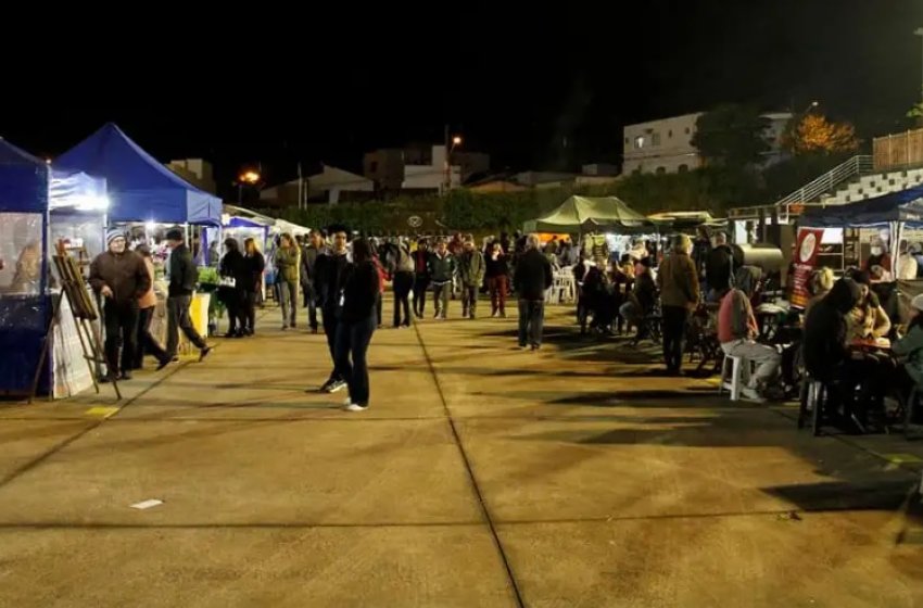 BANDA ‘OS GAROTOS DO BAILE’ É A ATRAÇÃO DA FEIRA NOTURNA HOJE