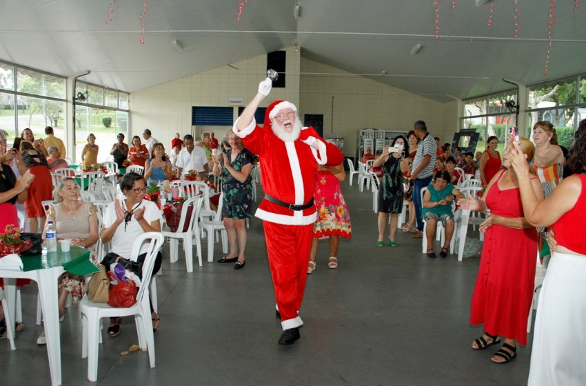 EDIÇÃO DE NATAL ATRAI DEZENAS DE DANÇARINOS NO BAILE DA TERCEIRA IDADE