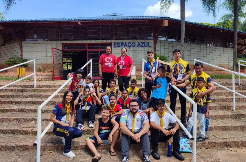 CRIANÇAS PARTICIPAM DE AÇÃO DE COMBATE À DENGUE NO PARQUE SANTA MARIA 