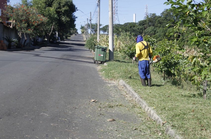 PREFEITURA DE JAGUARIÚNA REALIZA SERVIÇOS DE MANUTENÇÃO URBANA E RURAL EM VÁRIOS BAIRROS NESTA SEXTA