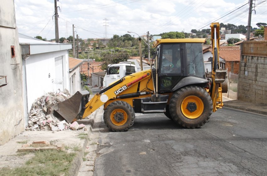 PREFEITURA DE JAGUARIÚNA REALIZA LIMPEZA DE VÁRIOS BAIRROS NESTA QUINTA-FEIRA