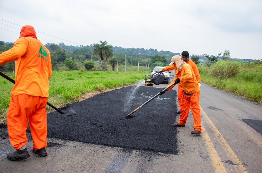 PREFEITURA REALIZA OPERAÇÃO TAPA-BURACOS NESTA SEGUNDA