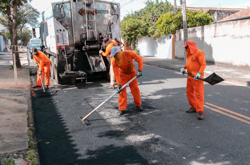 PREFEITURA REALIZA OPERAÇÃO TAPA-BURACOS EM VÁRIOS BAIRROS NESTA TERÇA
