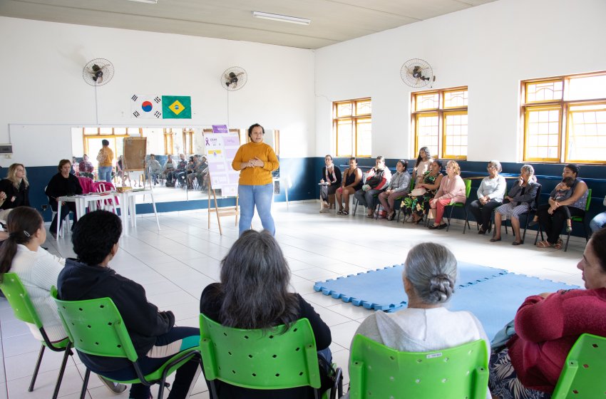 ‘AGOSTO LILÁS’: CRAS FLORIANÓPOLIS DISCUTE OS DIREITOS DA MULHER