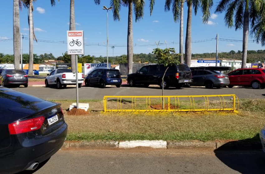 PREFEITURA DE JAGUARIÚNA REALIZA SERVIÇOS EM VIAS PÚBLICAS NO FIM DE SEMANA