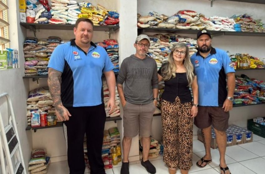 FUNDO SOCIAL RECEBE 806 KG DE ALIMENTOS DO ENCONTRO DE CARROS ANTIGOS