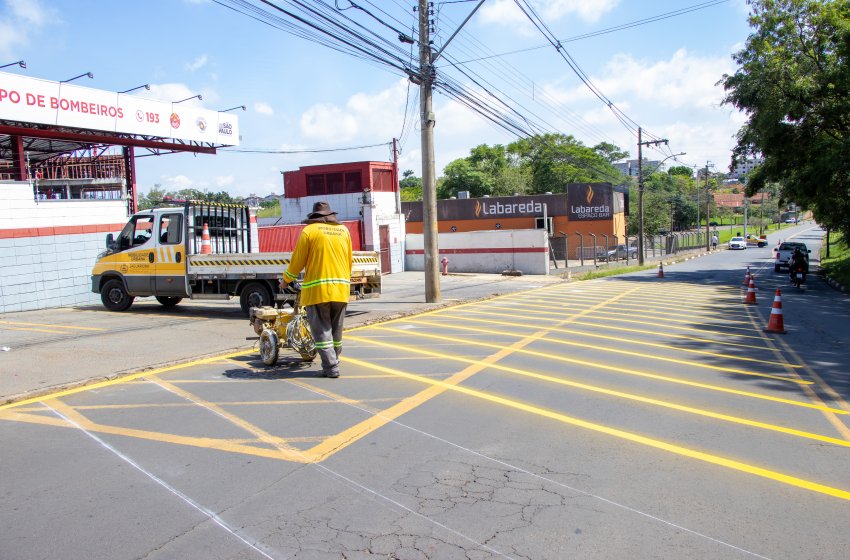 MOBILIDADE URBANA REALIZA PINTURA DE SINALIZAÇÃO DE SOLO NESTA TERÇA