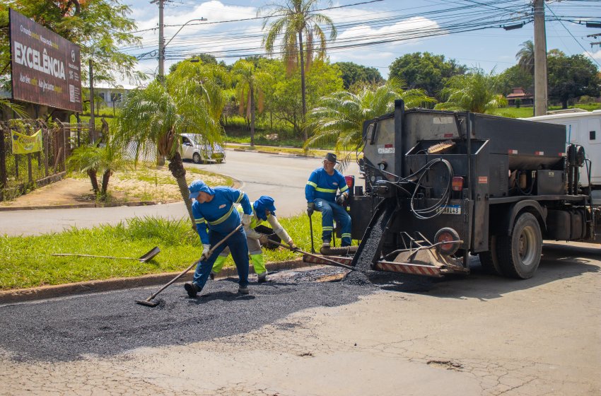PREFEITURA REALIZA OPERAÇÃO TAPA-BURACOS NESTA SEGUNDA