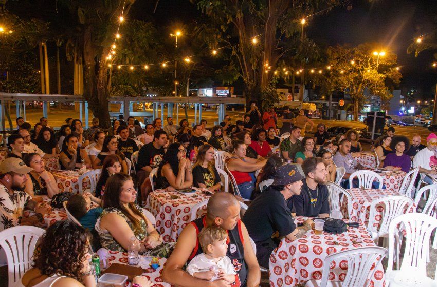  PARADA POÉTICA MOVIMENTA O CENTRO CULTURAL NESTA SEGUNDA