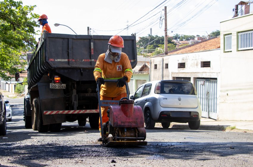 PREFEITURA REALIZA OPERAÇÃO TAPA-BURACOS NESTA QUINTA
