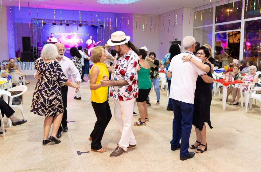 HOJE TEM BAILE DA TERCEIRA IDADE NO BOULEVARD DO CENTRO CULTURAL