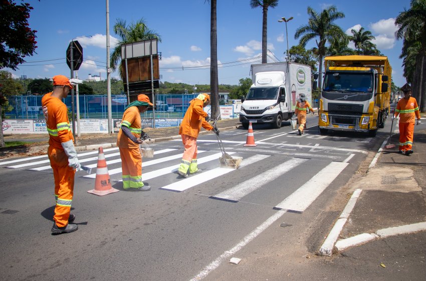 MOBILIDADE URBANA REALIZA PINTURA DE SINALIZAÇÃO DE SOLO NESTA TERÇA