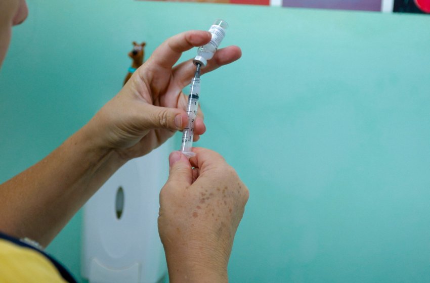 PREFEITURA DE JAGUARIÚNA REALIZA VACINAÇÃO CONTRA A DENGUE PARA ADOLESCENTES DE 10 E 14 ANOS 
