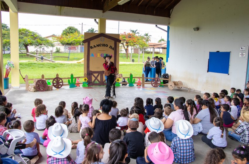 EDUCAÇÃO DE JAGUARIÚNA COMEMORA SEMANA DA CRIANÇA COM APRESENTAÇÃO DE DANÇA COUNTRY