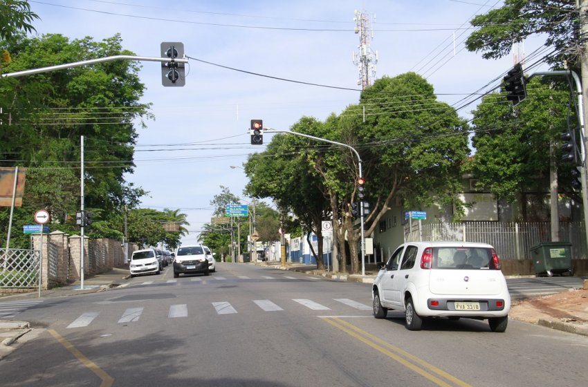 NOVOS SEMÁFOROS ENTRAM EM OPERAÇÃO NA REGIÃO CENTRAL DE JAGUARIÚNA