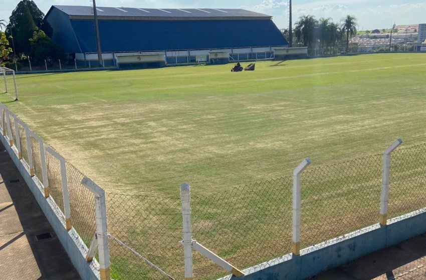 CAMPOS DE FUTEBOL DE JAGUARIÚNA PASSAM POR MANUTENÇÃO PARA O AMADORZÃO